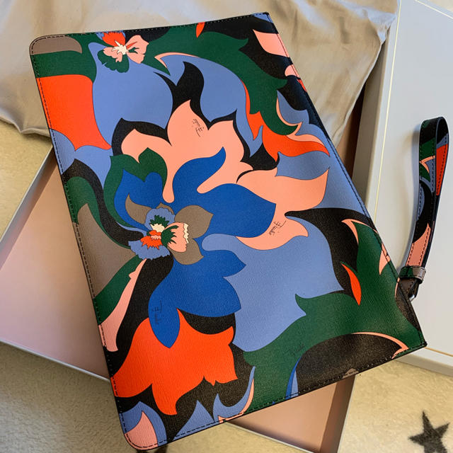 EMILIO PUCCI(エミリオプッチ)の新品 エミリオプッチ クラッチバッグ  レディースのバッグ(クラッチバッグ)の商品写真