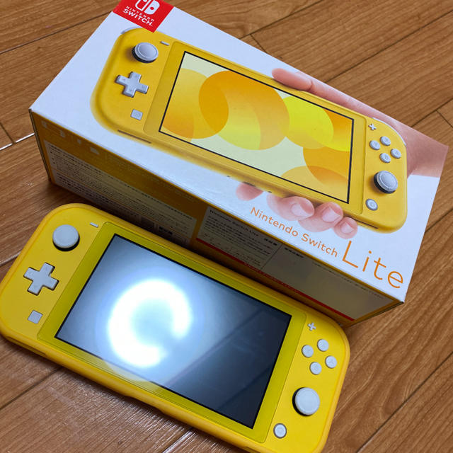 Nintendo Switch Lite　イエロー　ソフト1本セット　新品