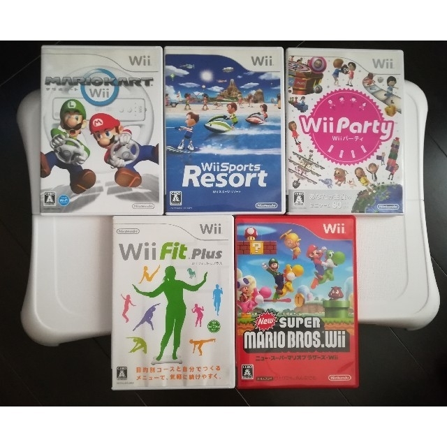 Wii(ウィー)のWii本体・バランスボード・ソフトセット エンタメ/ホビーのゲームソフト/ゲーム機本体(家庭用ゲーム機本体)の商品写真