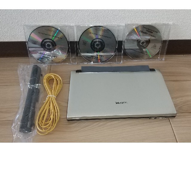 東芝(トウシバ)のLibretto L2、CD-RWドライブ 3.5インチFDドライブのセット スマホ/家電/カメラのPC/タブレット(ノートPC)の商品写真
