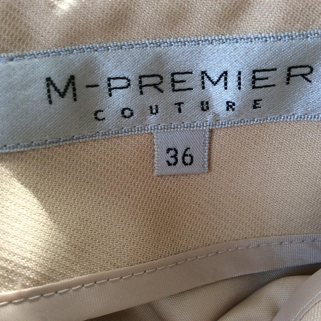 M-premier(エムプルミエ)の新品！M-PREMIER COUTURE ☆Mプルミエ☆ふんわり☆ベージュ☆36 レディースのスカート(ひざ丈スカート)の商品写真