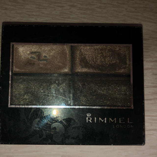 RIMMEL(リンメル)のリンメル アイシャドウ ロイヤルビンテージアイズ06 コスメ/美容のベースメイク/化粧品(アイシャドウ)の商品写真