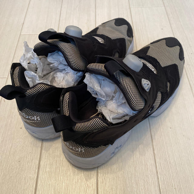 Reebok(リーボック)のReebok INSTAPUMP FURY リーボック ポンプフューリー 箱付き メンズの靴/シューズ(スニーカー)の商品写真