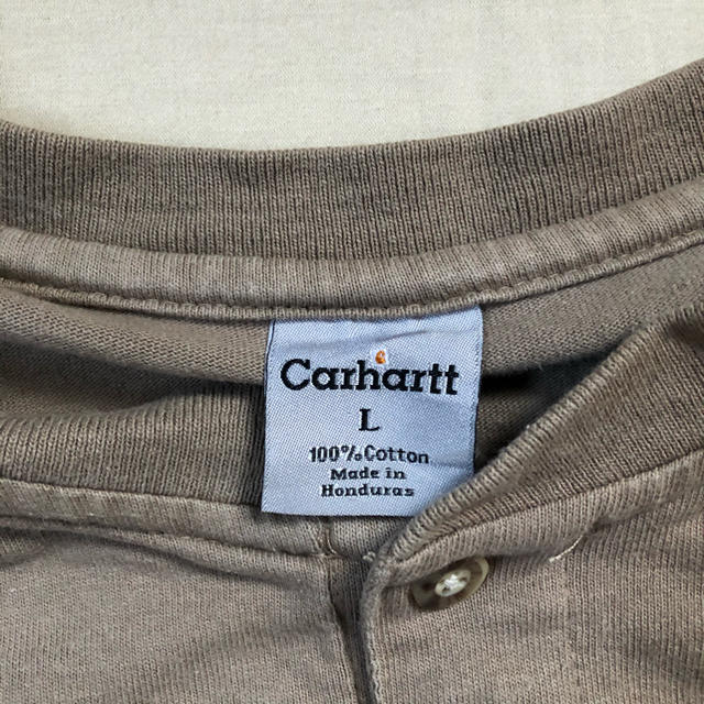 carhartt(カーハート)のカーハート ポケットtシャツ ヘンリーネック メンズのトップス(Tシャツ/カットソー(半袖/袖なし))の商品写真