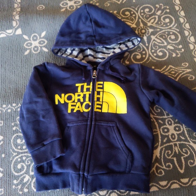 THE NORTH FACE(ザノースフェイス)のLana♡様専用！ノースフェイス パーカー 100サイズ キッズ/ベビー/マタニティのキッズ服男の子用(90cm~)(ジャケット/上着)の商品写真