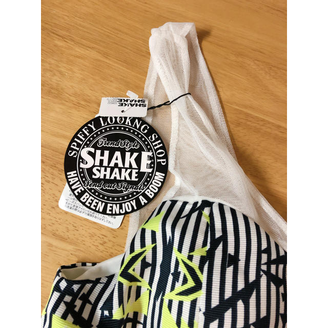 SHAKE SHAKE(シェイクシェイク)のSHAKE SHAKE トップス　ブラック×イエロー レディースのトップス(カットソー(半袖/袖なし))の商品写真