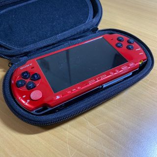 プレイステーションポータブル(PlayStation Portable)のPSP ブラックandレッド（ケースとモンハン2g付き）(ゲーム)