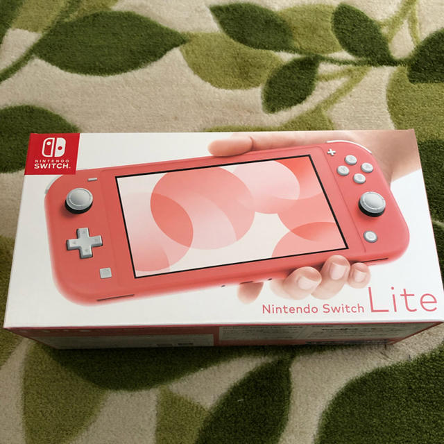 エンタメ/ホビーNintendo switch lite コーラル　本体　スイッチライト