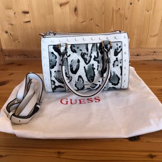 GUESS 「ゲス」ショルダーバッグ　パイソン（蛇）柄