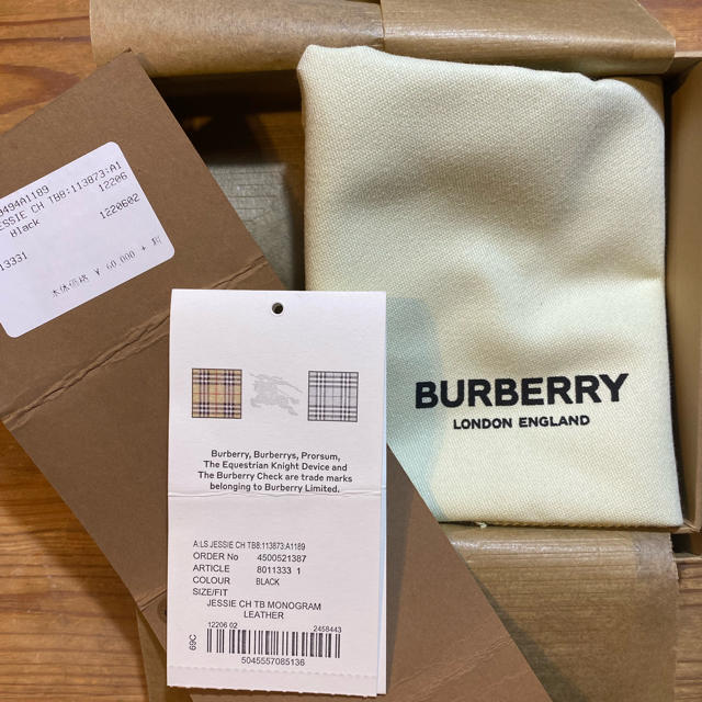 BURBERRY(バーバリー)のチケット併用で10%OFF✨　バーバリー  TBロゴチェーンウォレット　ミニ財布 レディースのファッション小物(財布)の商品写真