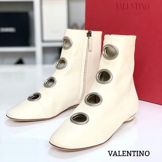 ヴァレンティノ(VALENTINO)の1512 美品 ヴァレンティノ レザー ショートブーツ 白(ブーツ)