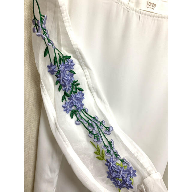 tocco(トッコ)の【美品】tocco closet シースルーフラワー刺繍ブラウス レディースのトップス(シャツ/ブラウス(長袖/七分))の商品写真