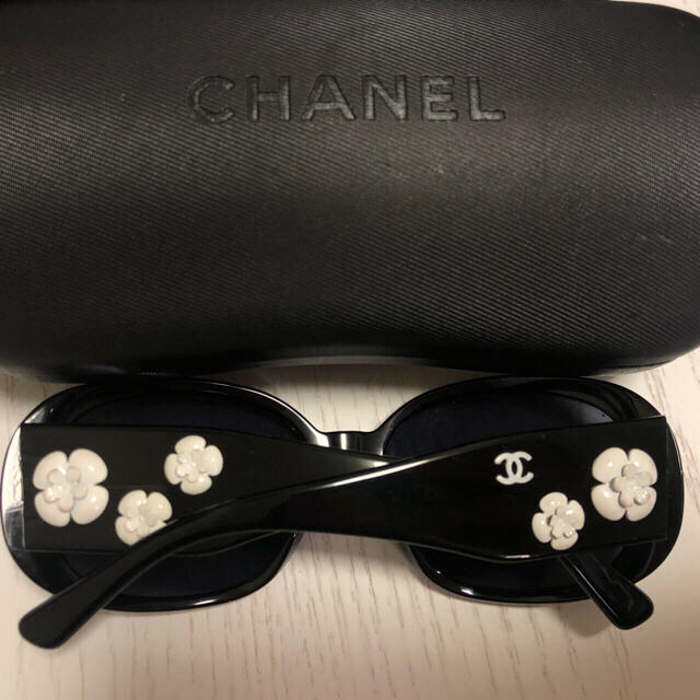 CHANEL(シャネル)のCHANELカメリアサングラス レディースのファッション小物(サングラス/メガネ)の商品写真