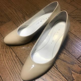 メルモ(MELMO)のMELMO♡エナメルベージュパンプス（22.5センチ）(ハイヒール/パンプス)