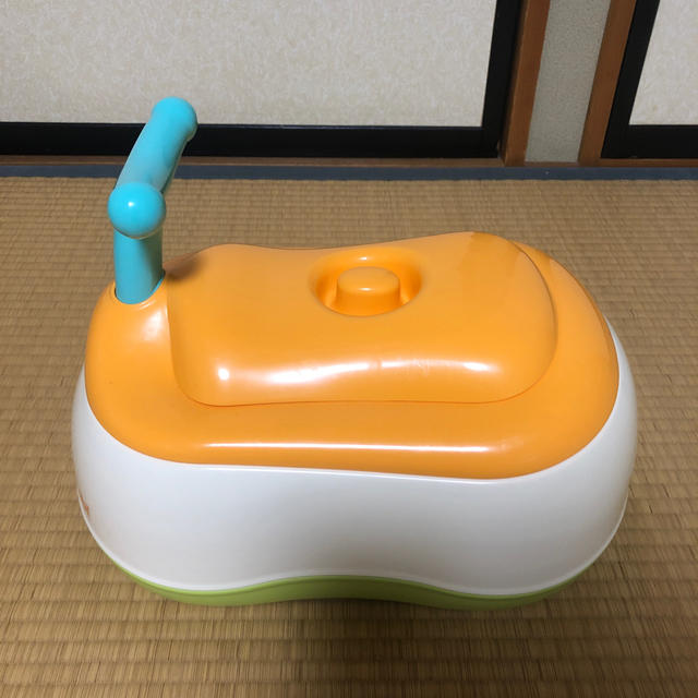 combi(コンビ)のおまる コンビCombiおまるでステップ キッズ/ベビー/マタニティのおむつ/トイレ用品(ベビーおまる)の商品写真