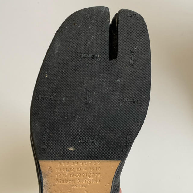 Maison Martin Margiela(マルタンマルジェラ)の19AW TABI FLAT ANKLE BOOTS メンズの靴/シューズ(ブーツ)の商品写真