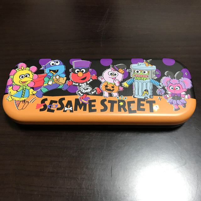 SESAME STREET(セサミストリート)のセサミストリート 缶 ペンケース インテリア/住まい/日用品の文房具(ペンケース/筆箱)の商品写真
