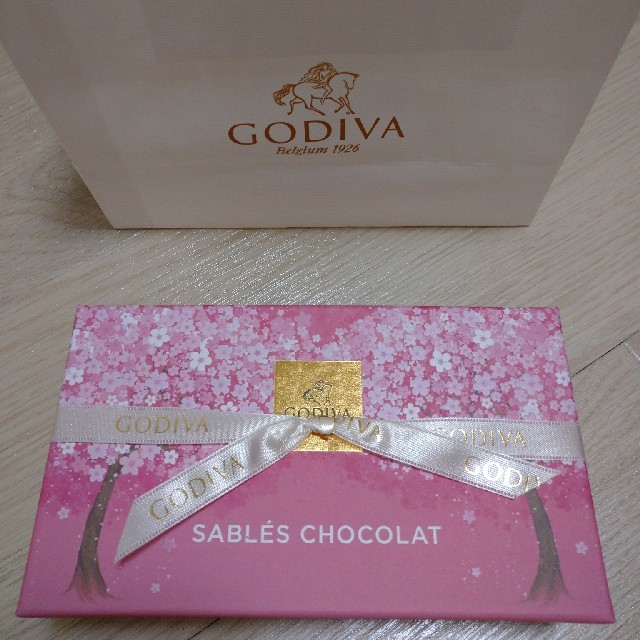 chocolate(チョコレート)のくるぼん様専用  GODIVA サブレショコラ桜５個入り 食品/飲料/酒の食品(菓子/デザート)の商品写真