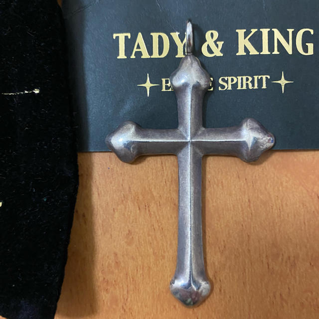 タディ&キング　tady&king ラージクロス   メンズのアクセサリー(ネックレス)の商品写真