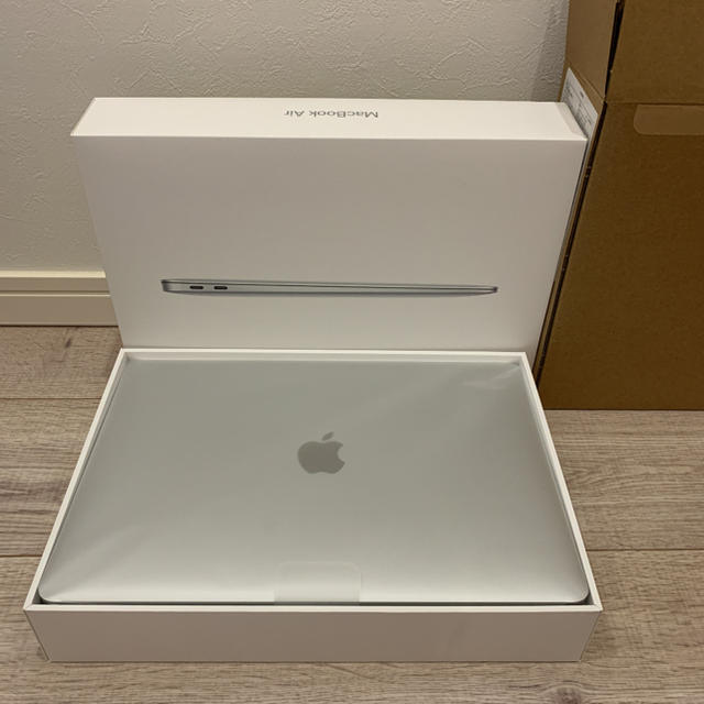 ■本日日曜日まで■MacBook air 13-inch 2018