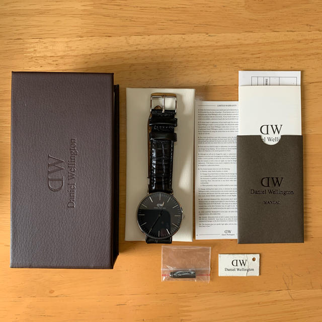 Daniel Wellington 36mm ブラック/シルバー　クロコレザー