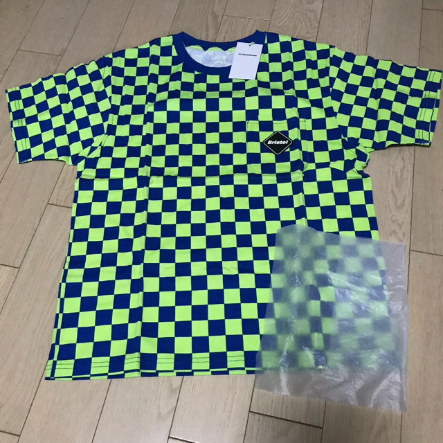 F.C.R.B.(エフシーアールビー)のFCRB シャツ 未使用 レディースのトップス(Tシャツ(半袖/袖なし))の商品写真