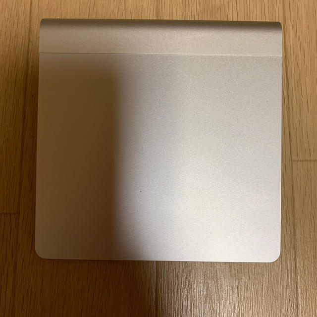 Apple(アップル)のmagic  trackpad スマホ/家電/カメラのPC/タブレット(PC周辺機器)の商品写真