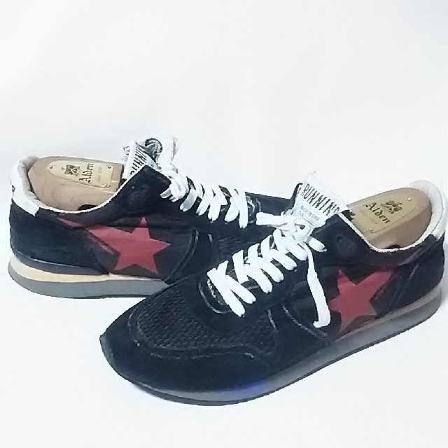 GOLDEN GOOSE(ゴールデングース)の
海外限定!ゴールデングースランニングビンテージ加工スニーカー人気黒赤!


 メンズの靴/シューズ(スニーカー)の商品写真