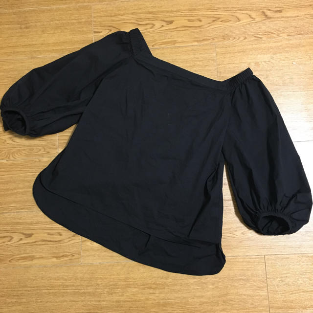 Chesty(チェスティ)のchesty オフショルトップス シャツ ブラック size1 レディースのトップス(シャツ/ブラウス(長袖/七分))の商品写真