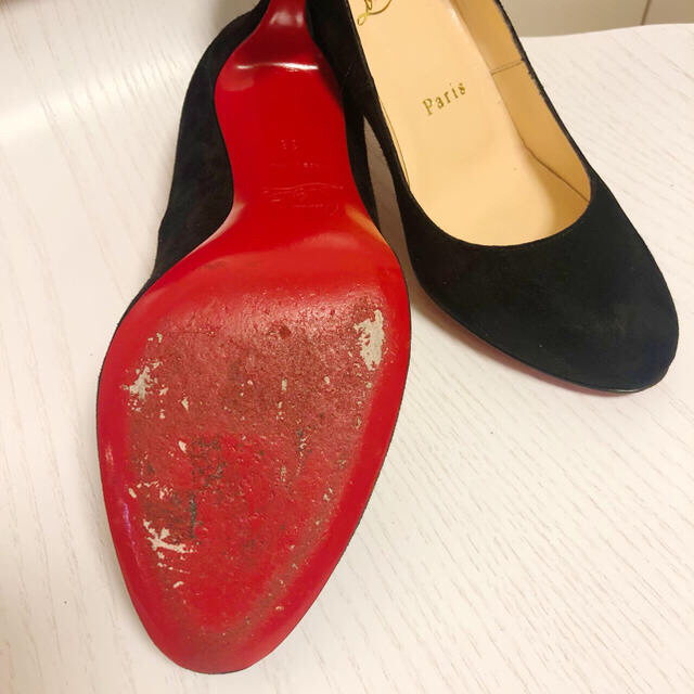 Christian Louboutin(クリスチャンルブタン)の美品　Louboutinスエードパンプス　7cmヒール レディースの靴/シューズ(ハイヒール/パンプス)の商品写真