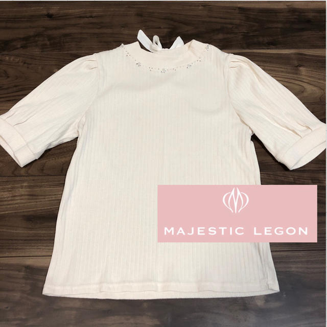 MAJESTIC LEGON(マジェスティックレゴン)の美品♡マジェスティックレゴン♡ビジュー付カットソー白 レディースのトップス(カットソー(半袖/袖なし))の商品写真