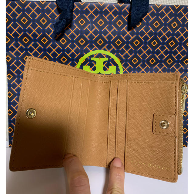Tory Burch(トリーバーチ)の新品正規品　トリーバーチ　折り財布　サフィアーノレザー  キャメル レディースのファッション小物(財布)の商品写真