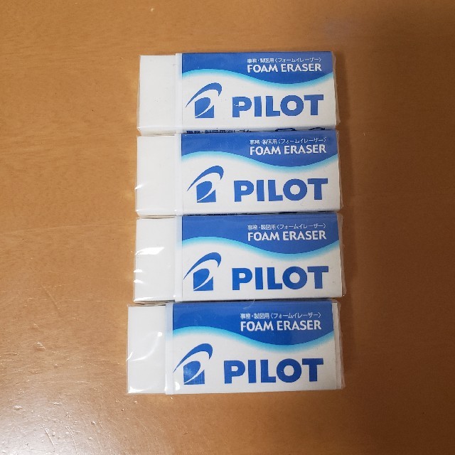 PILOT(パイロット)のPILOT FOAM ERASER 4個セット インテリア/住まい/日用品の文房具(消しゴム/修正テープ)の商品写真