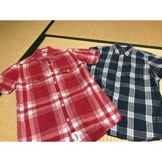 アバクロンビーアンドフィッチ(Abercrombie&Fitch)の活躍！　爽やかなアバクロの半袖シャツ2枚　　レッド&紺色(Tシャツ/カットソー)