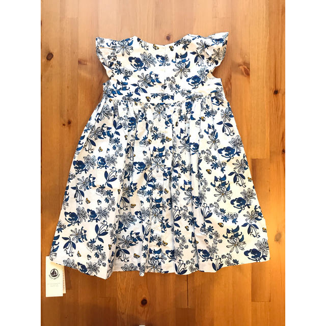 PETIT BATEAU(プチバトー)のSALE☆36m プチバトー ブルーフラワーワンピース  キッズ/ベビー/マタニティのキッズ服女の子用(90cm~)(ワンピース)の商品写真