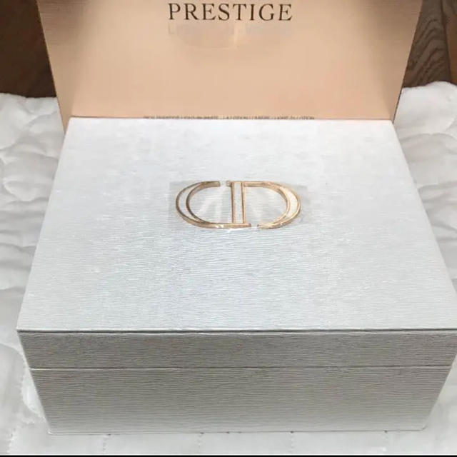 Christian Dior(クリスチャンディオール)のクリスチャンディオール プレステージホワイトコフレのケース(ボックス)のみ 新品 コスメ/美容のコスメ/美容 その他(その他)の商品写真