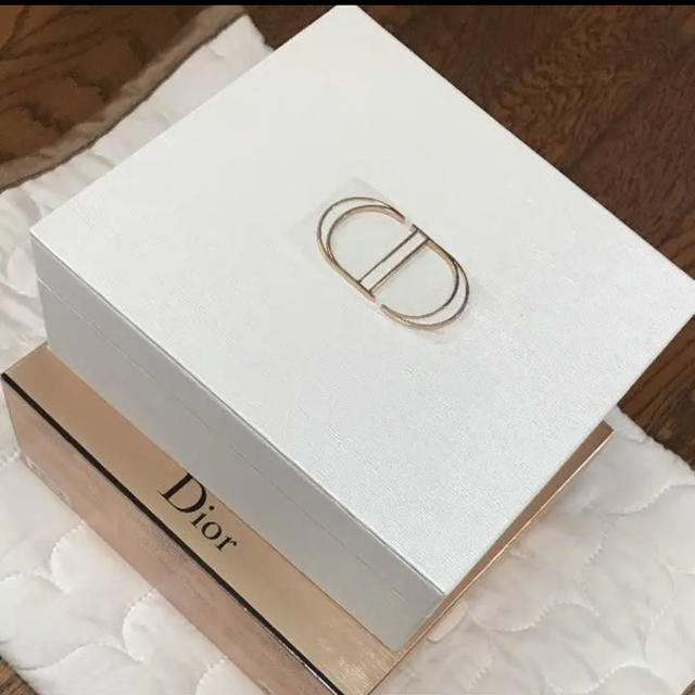 Christian Dior(クリスチャンディオール)のクリスチャンディオール プレステージホワイトコフレのケース(ボックス)のみ 新品 コスメ/美容のコスメ/美容 その他(その他)の商品写真