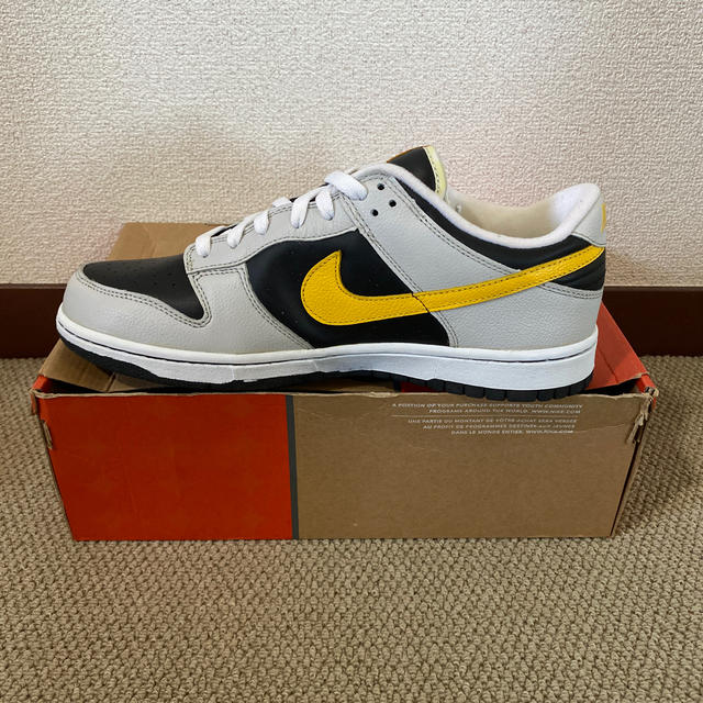 NIKE(ナイキ)のNIKE DUNK LOW  灰黄黒  27.5cm メンズの靴/シューズ(スニーカー)の商品写真