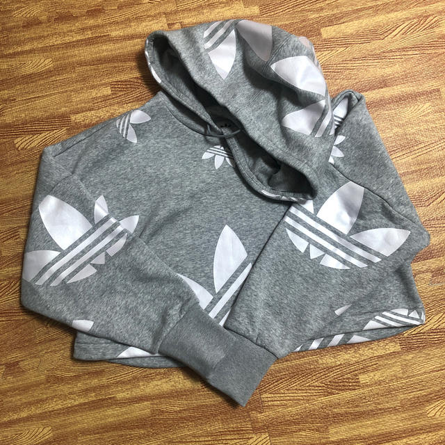 adidas(アディダス)のadidasクロップド トップス 新品 レディースのトップス(カットソー(長袖/七分))の商品写真