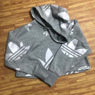 アディダス(adidas)のadidasクロップド トップス 新品(カットソー(長袖/七分))