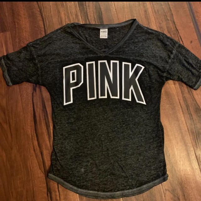 Victoria's Secret(ヴィクトリアズシークレット)のVictoria’s Secret❤️PINK❤️シャツ レディースのトップス(Tシャツ(半袖/袖なし))の商品写真