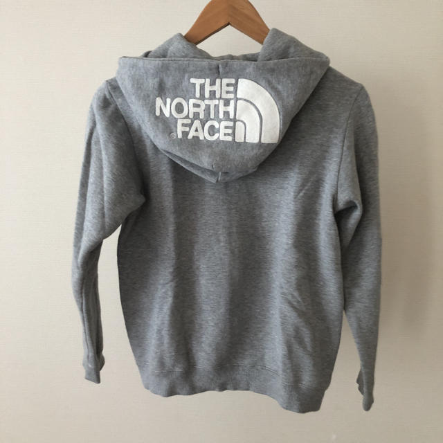 THE NORTH FACE(ザノースフェイス)のノースフェイス　フードロゴパーカー キッズ/ベビー/マタニティのキッズ服男の子用(90cm~)(ジャケット/上着)の商品写真