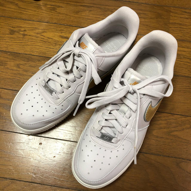 NIKE(ナイキ)の期間限定値下げ！NIKE エアフォース1 23.5cm レディースの靴/シューズ(スニーカー)の商品写真