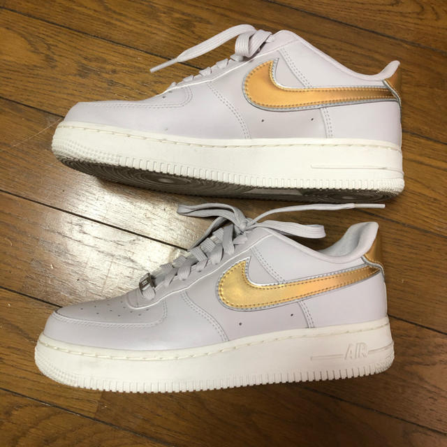 NIKE(ナイキ)の期間限定値下げ！NIKE エアフォース1 23.5cm レディースの靴/シューズ(スニーカー)の商品写真