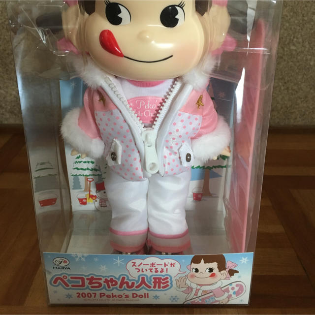 不二家(フジヤ)の新品！ペコちゃん人形スノーボード✨ エンタメ/ホビーのおもちゃ/ぬいぐるみ(キャラクターグッズ)の商品写真