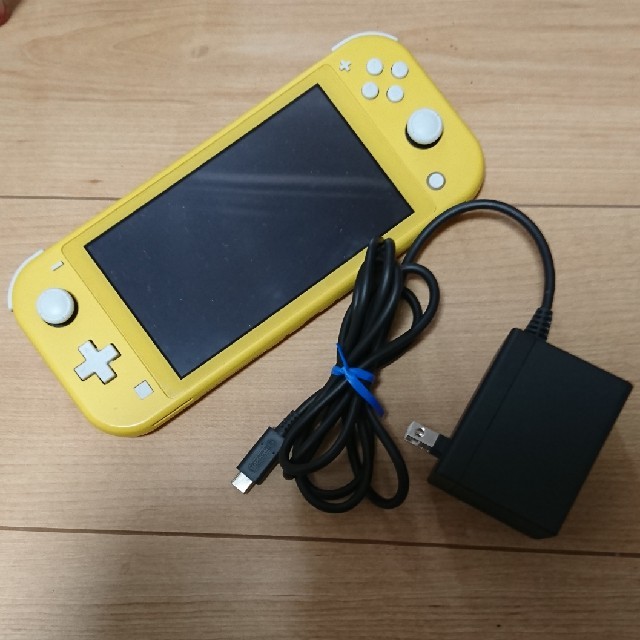 Nintendo Switch(ニンテンドースイッチ)の【動作確認問題なし】Nintendo Switch Lite(スイッチライト) エンタメ/ホビーのゲームソフト/ゲーム機本体(携帯用ゲーム機本体)の商品写真