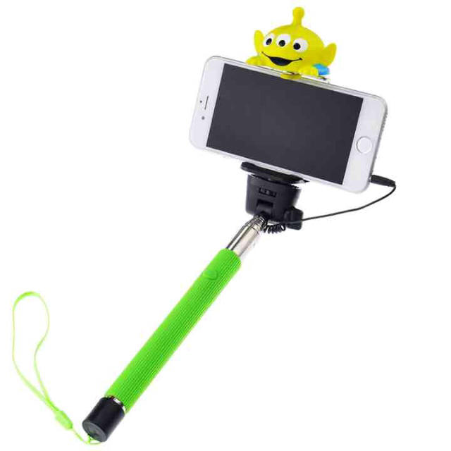 Disney(ディズニー)の新品 グリーンメン セルカ棒 スマホ/家電/カメラのスマホアクセサリー(その他)の商品写真