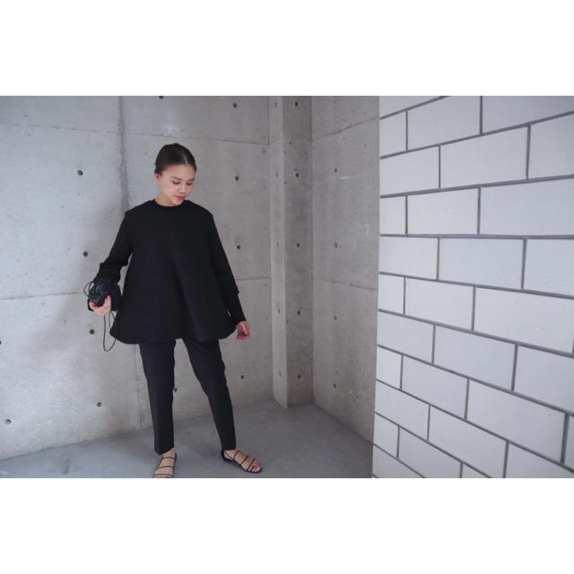 大人気完売eLLa♡long cuffs flare sweat BLACK