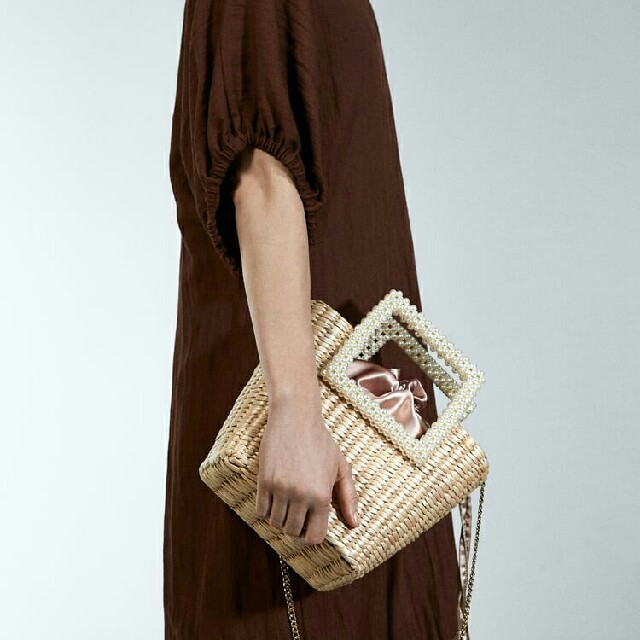 ラップ ZARA フェイクパールハンドル付きストローバッグの通販 by ぎょ ...