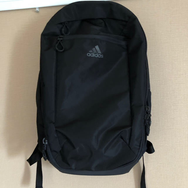 adidasリュック。